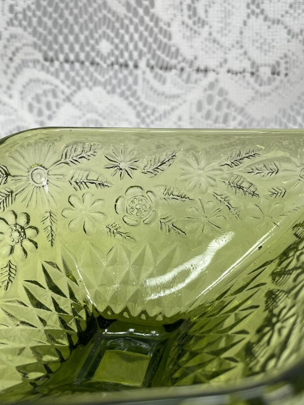 Vintage Green Indiana Glass Daisy Floral Candy Dish, Diamond Shaped Dish - Picture 9 of 14